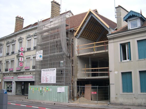  reconstruction d'un petit immeuble, rue Poincaré
